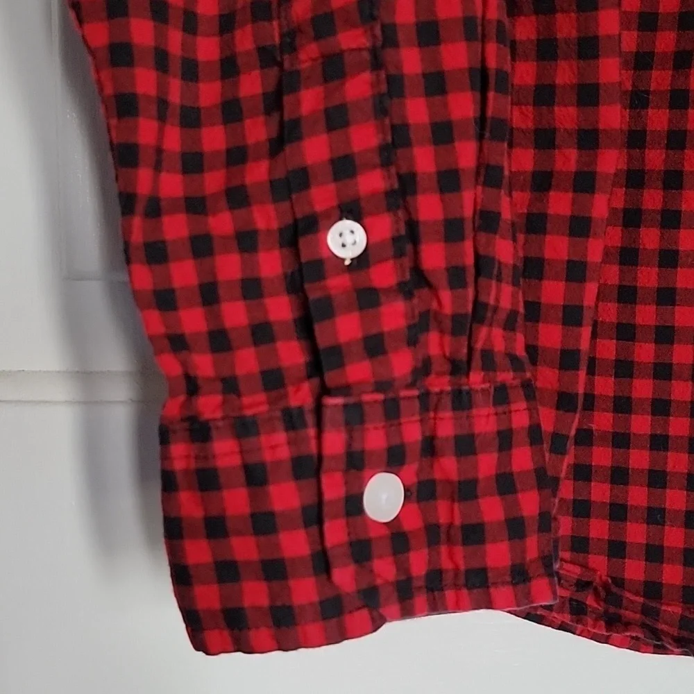Old Navy boy's red and black plaid, buttondown, long sleeved shirt. XL (14-16).